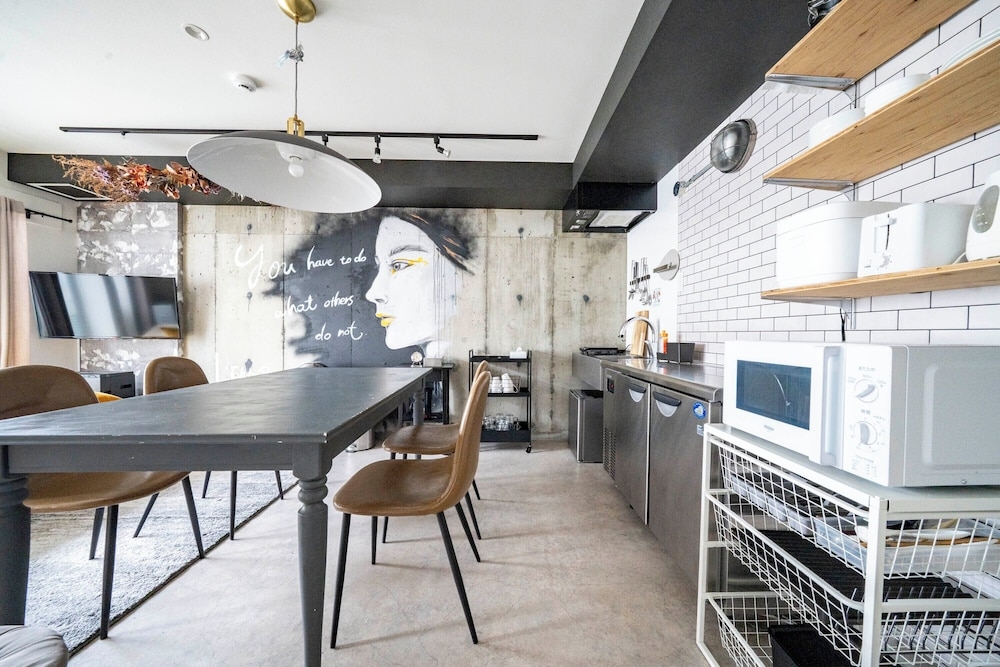 객실 내 식사 공간