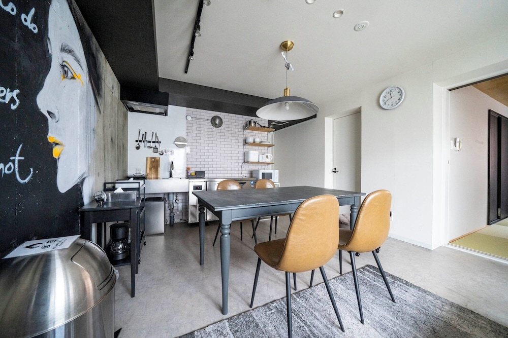 객실 내 식사 공간