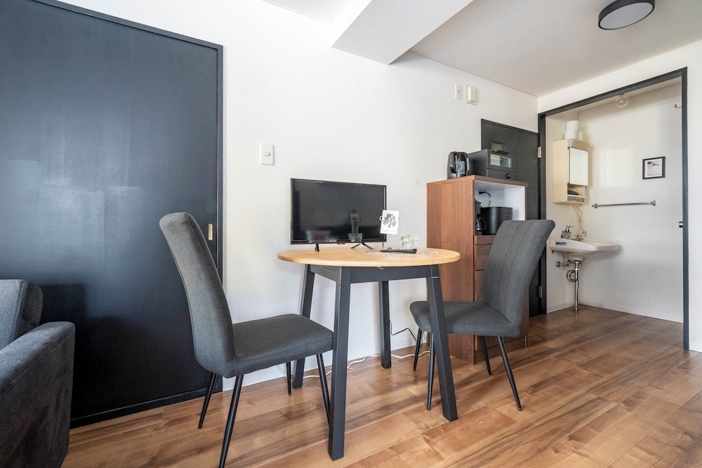 객실 내 식사 공간