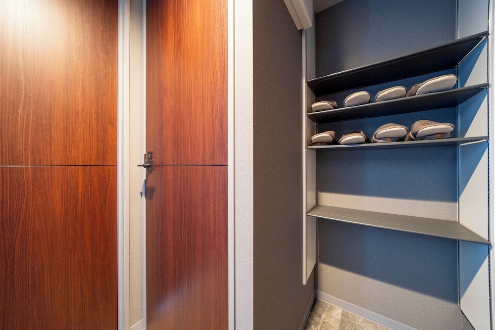 숙박 시설 입구