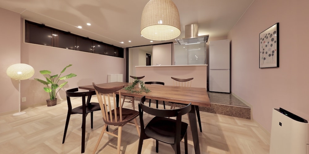 객실 내 식사 공간