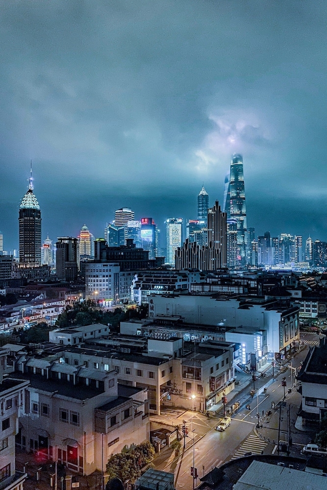 숙박 시설에서 보는 시내 전망