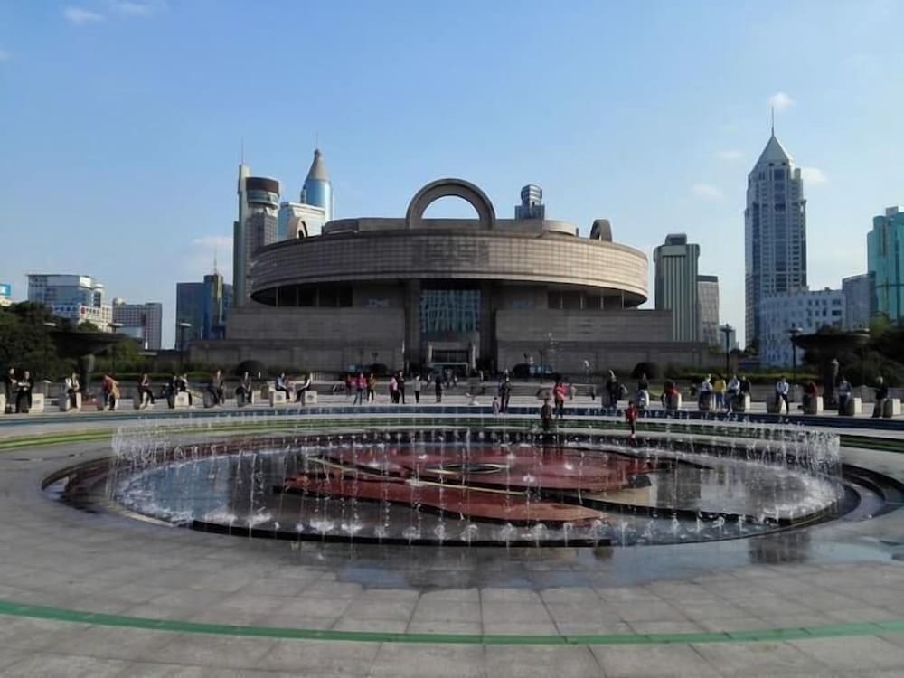 숙박 시설 정면 - 저녁/밤