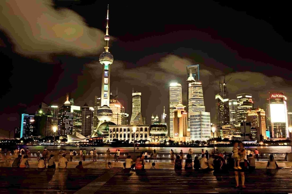 숙박 시설 정면 - 저녁/밤