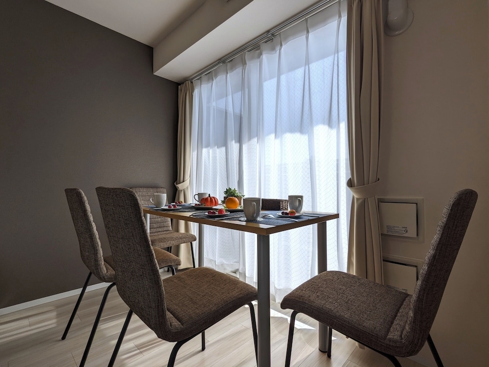 객실 내 식사 공간