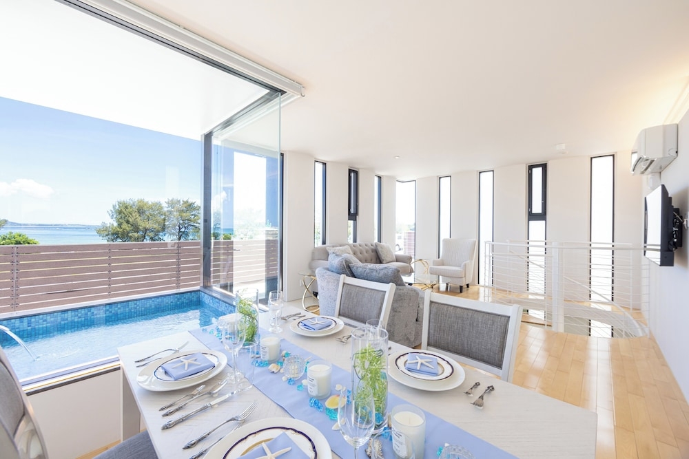 객실 내 식사 공간