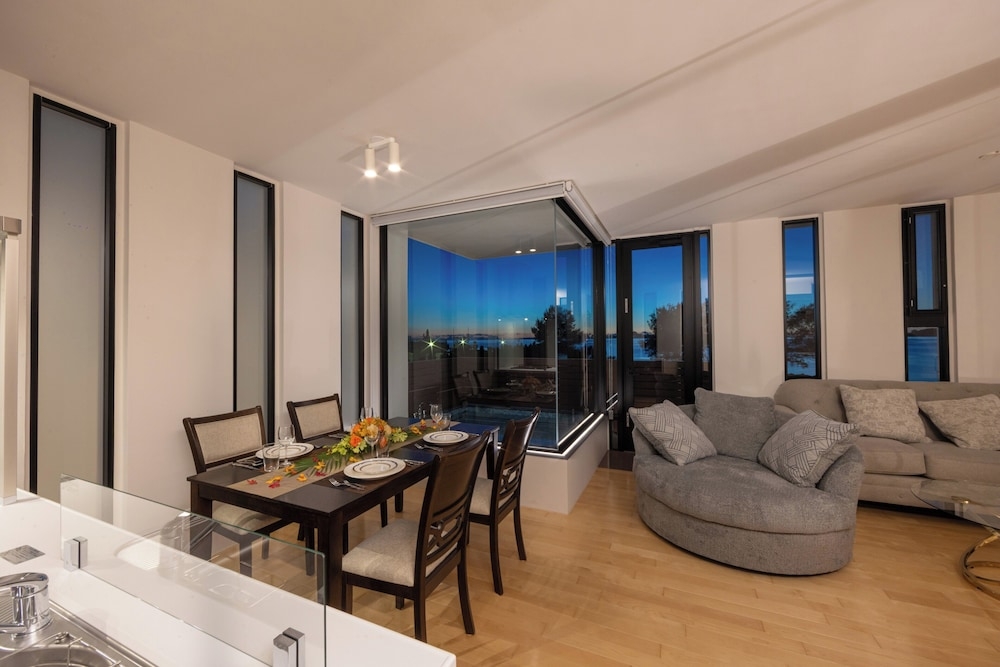 객실 내 식사 공간