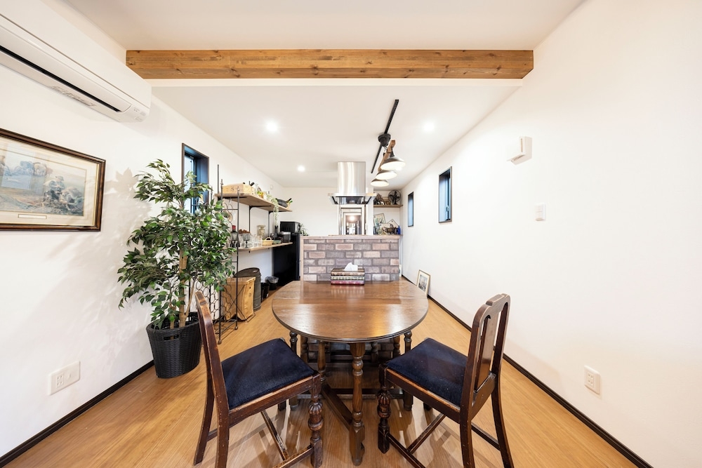 객실 내 식사 공간