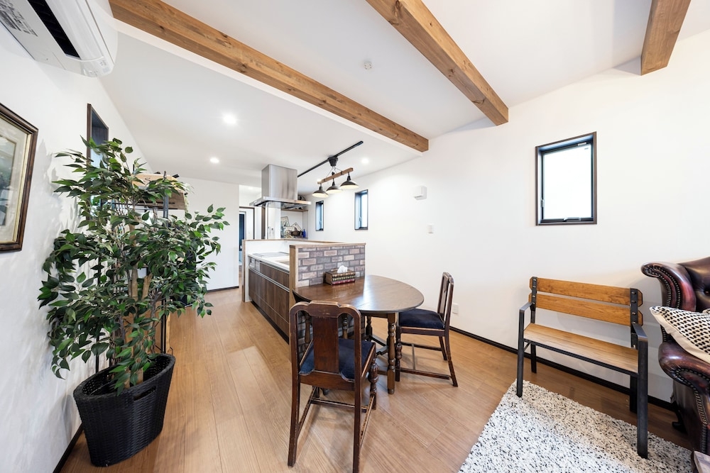 객실 내 식사 공간