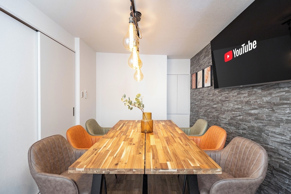 객실 내 식사 공간