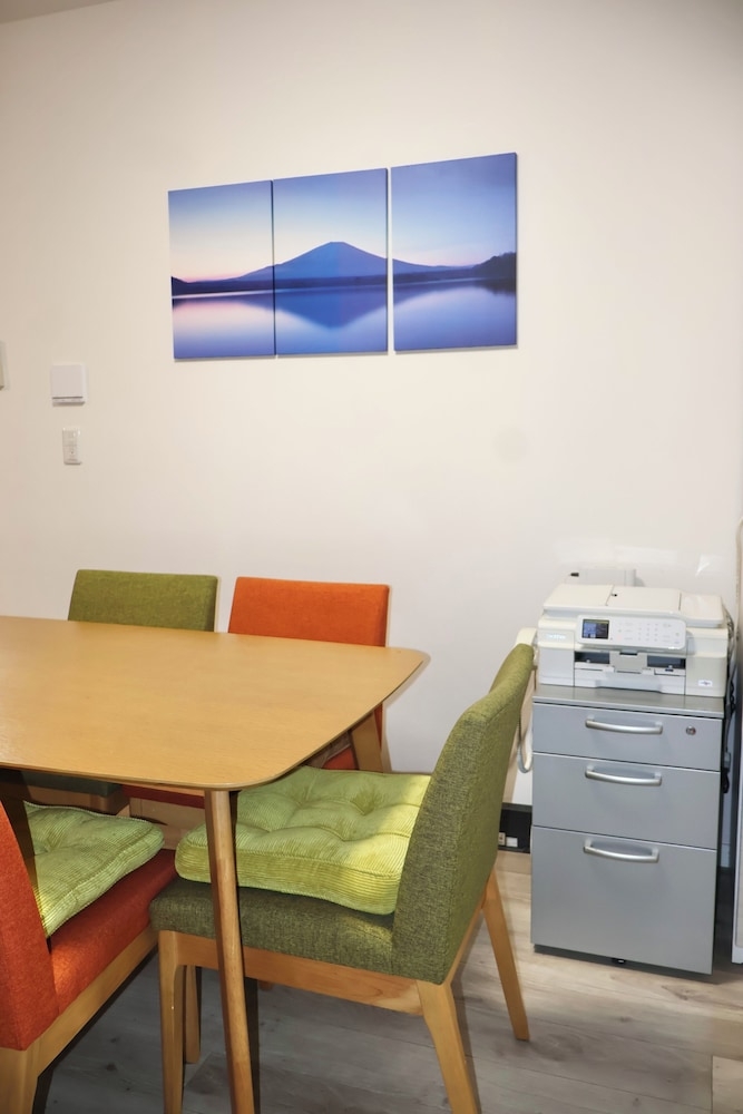 객실 내 식사 공간