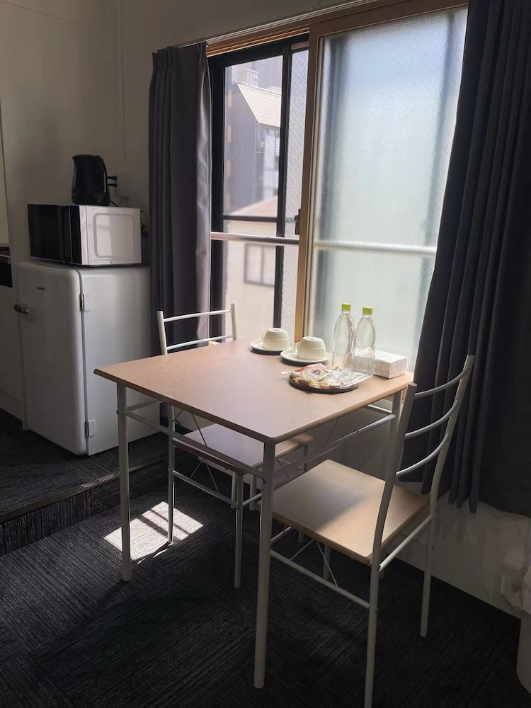 객실 내 식사 공간