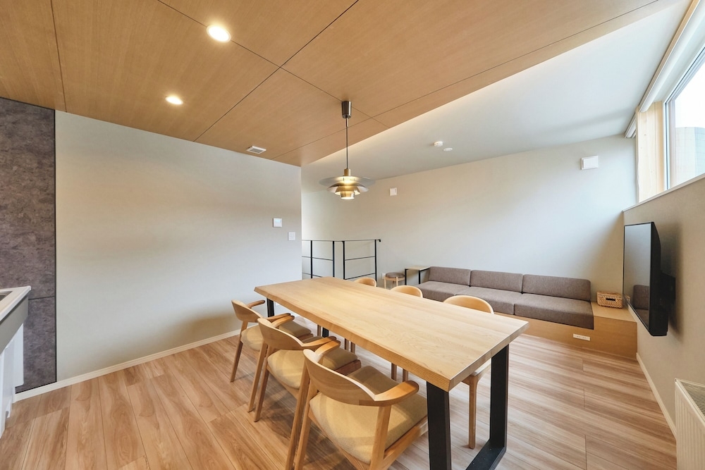 객실 내 식사 공간