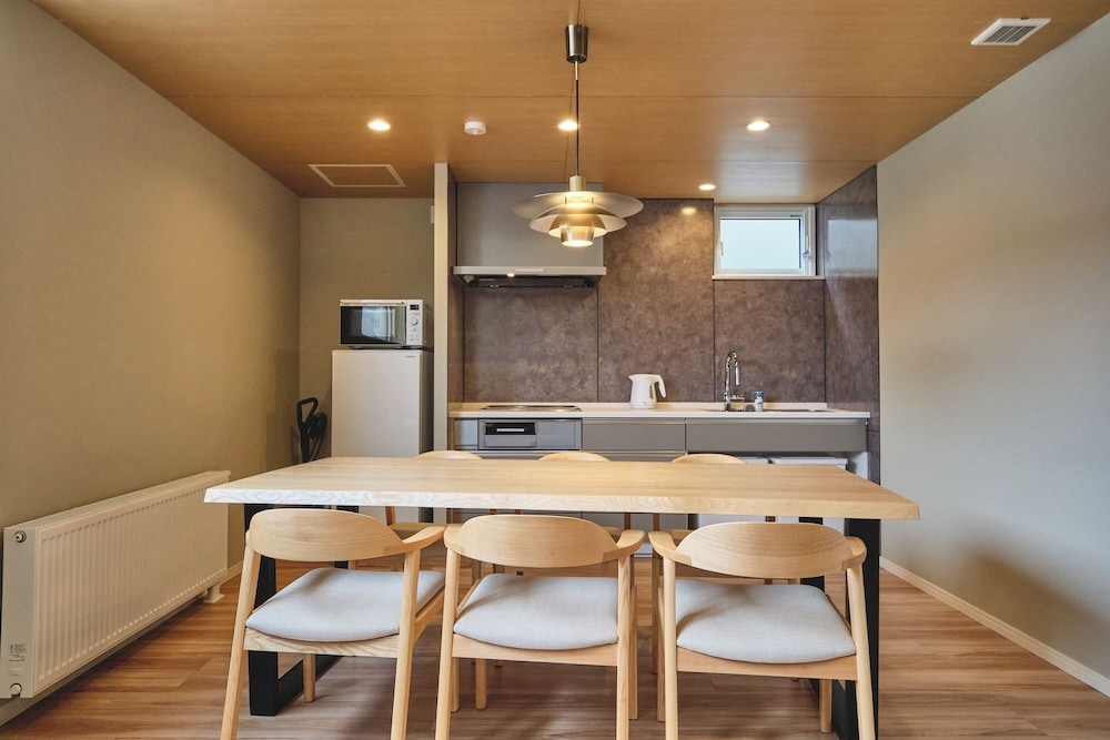 객실 내 식사 공간