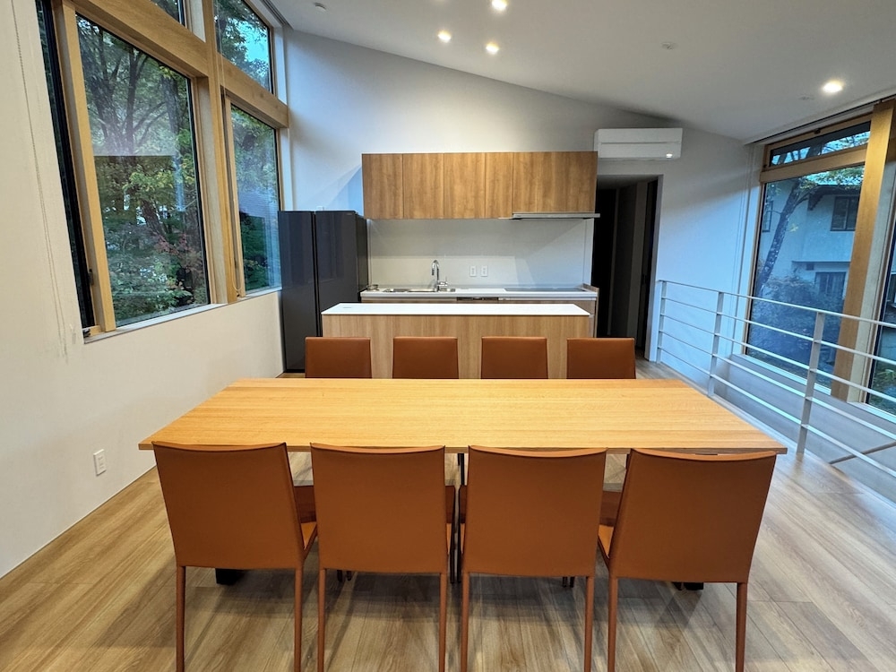 객실 내 식사 공간