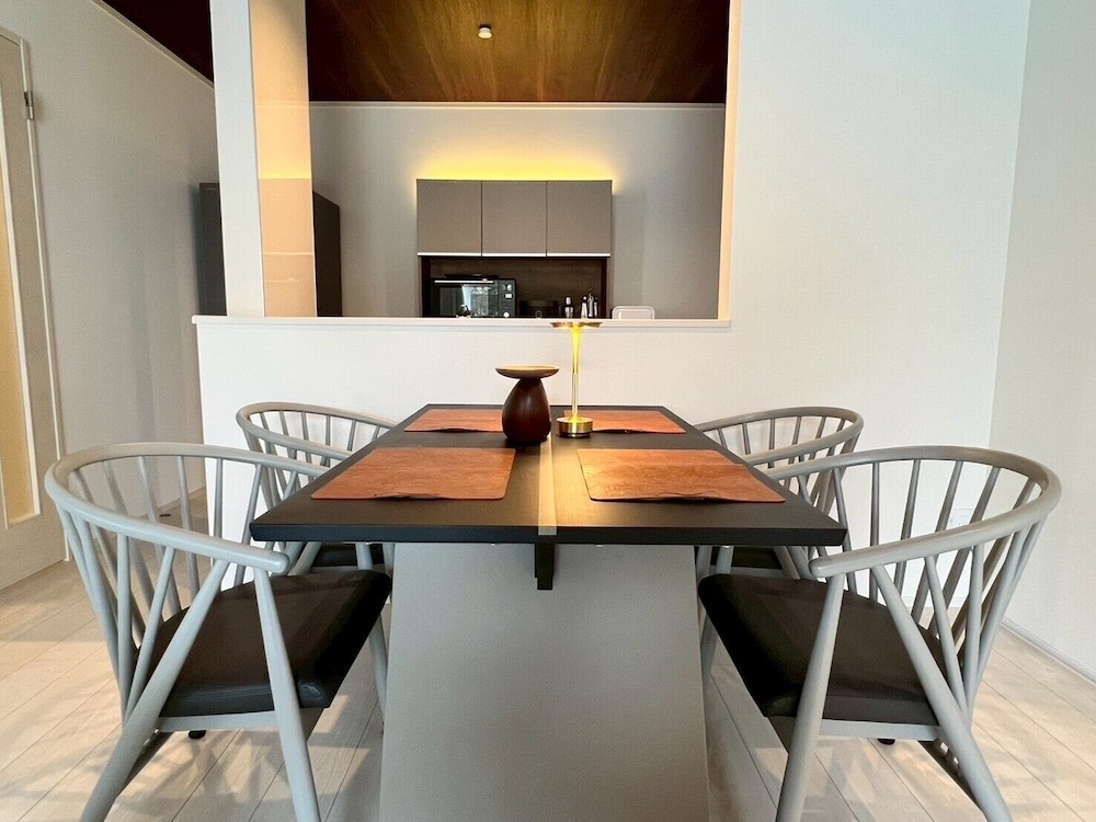 객실 내 식사 공간