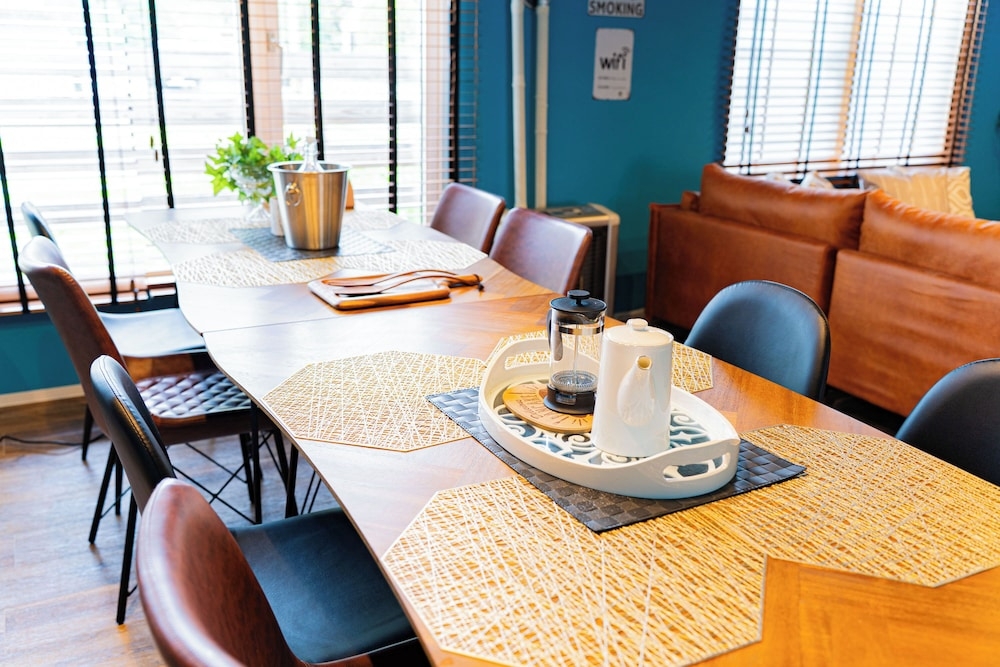 객실 내 식사 공간