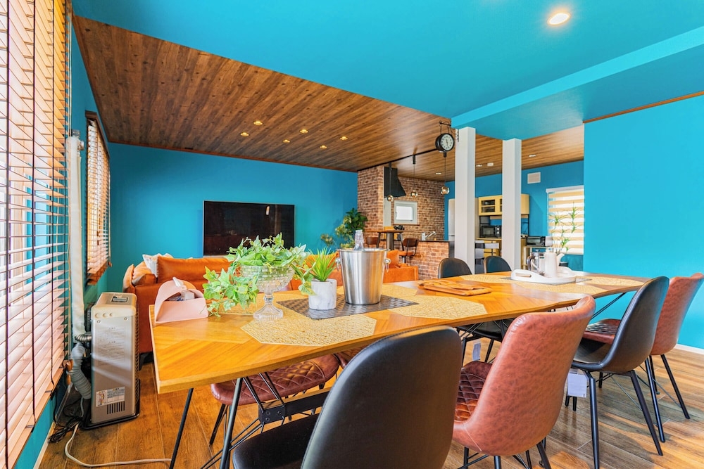 객실 내 식사 공간