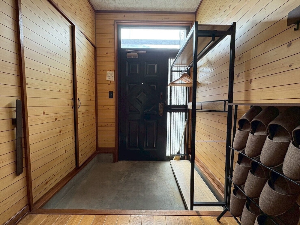 숙박 시설 입구