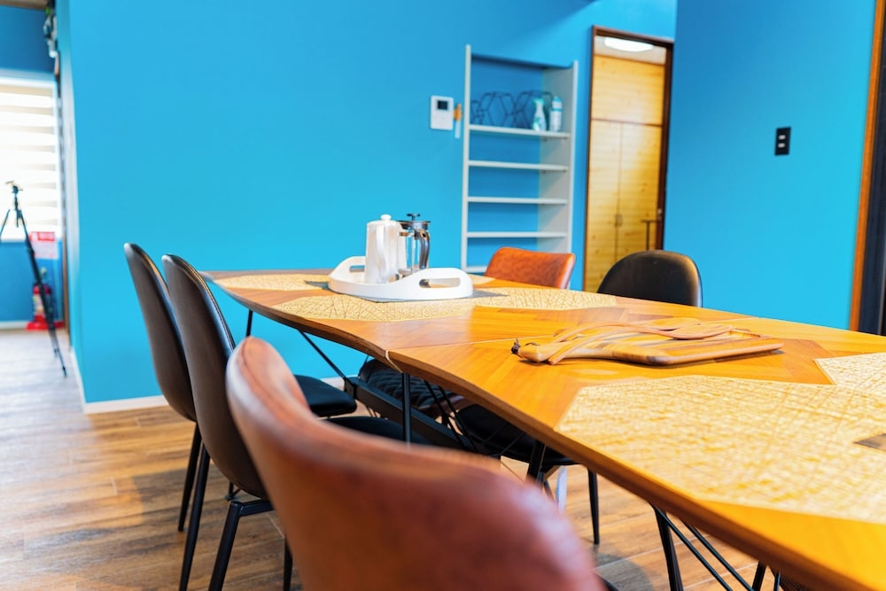 객실 내 식사 공간