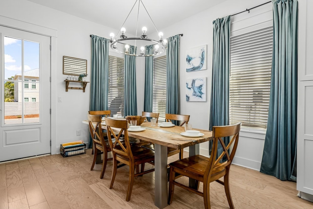 객실 내 식사 공간