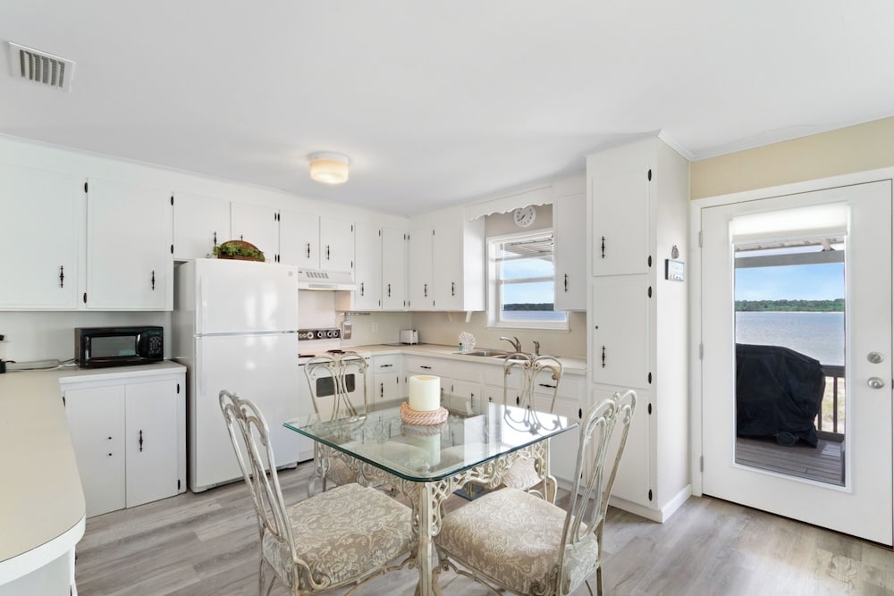 객실 내 식사 공간