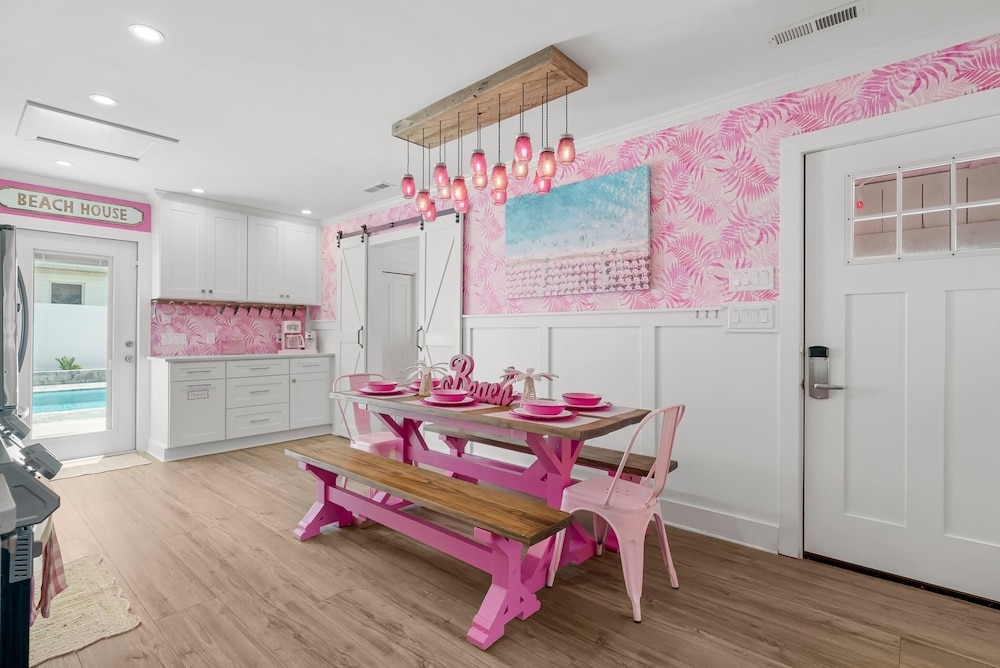 객실 내 식사 공간