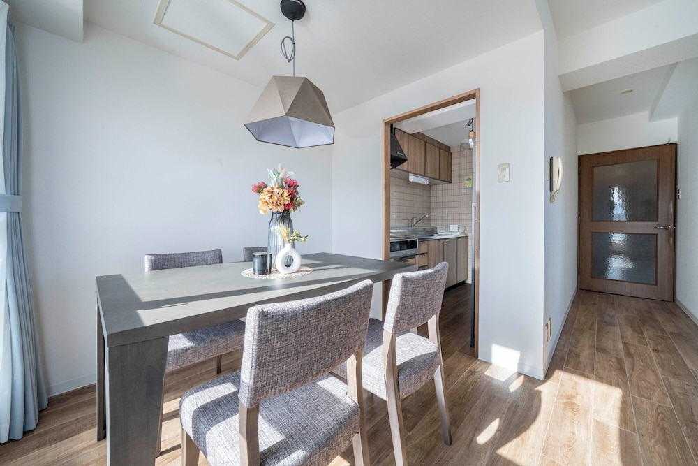 객실 내 식사 공간