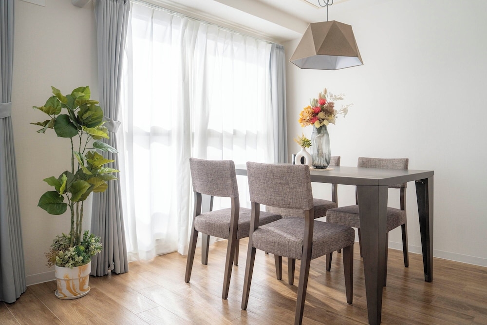 객실 내 식사 공간