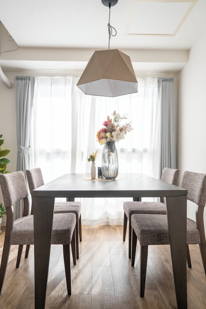 객실 내 식사 공간