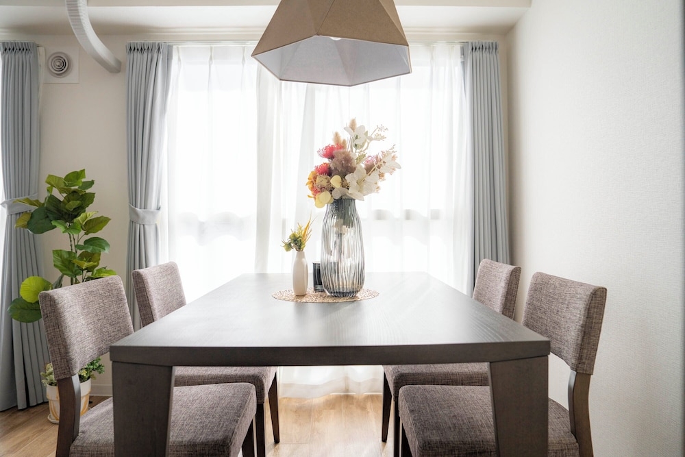 객실 내 식사 공간