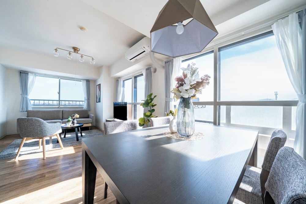 객실 내 식사 공간