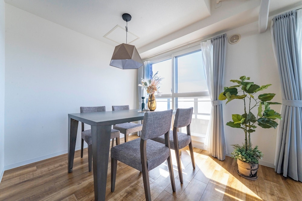 객실 내 식사 공간