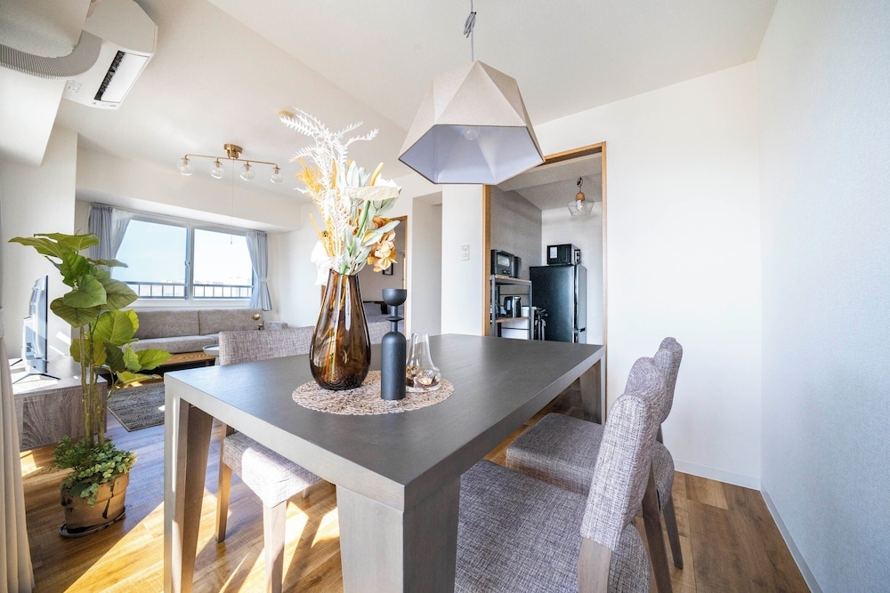 객실 내 식사 공간