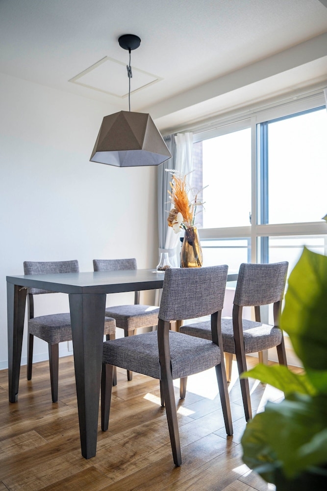 객실 내 식사 공간