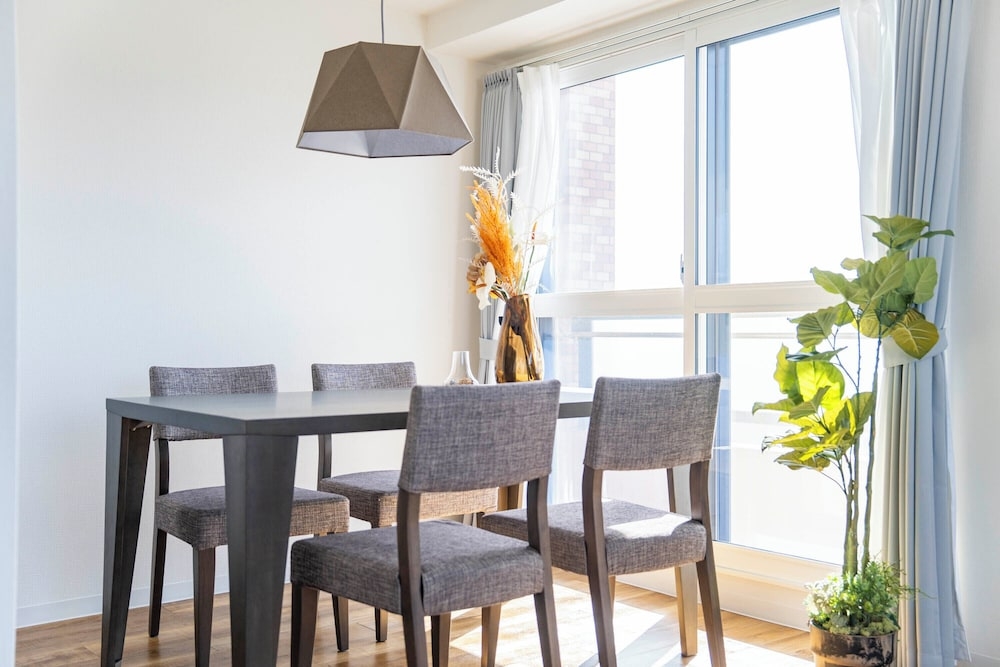 객실 내 식사 공간