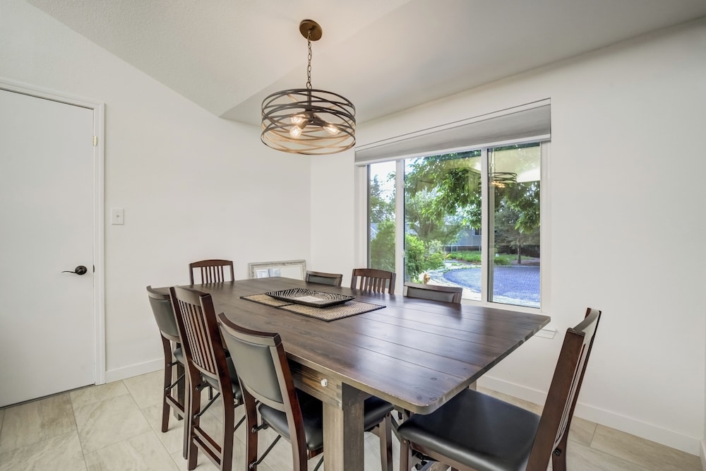 객실 내 식사 공간