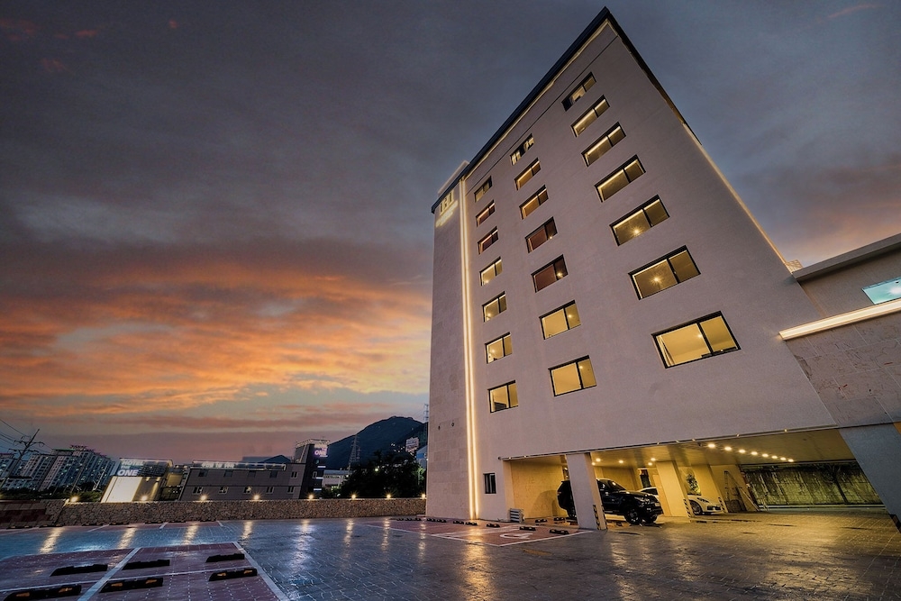 숙박 시설 정면