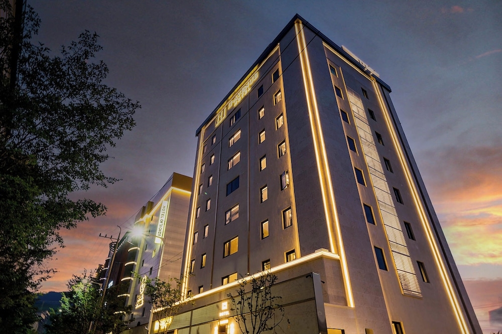 숙박 시설 정면