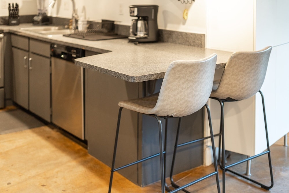 객실 내 식사 공간