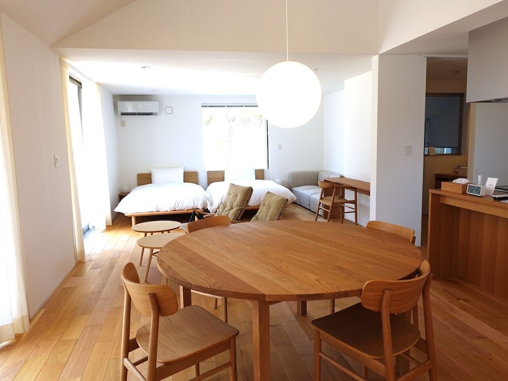 객실 내 식사 공간