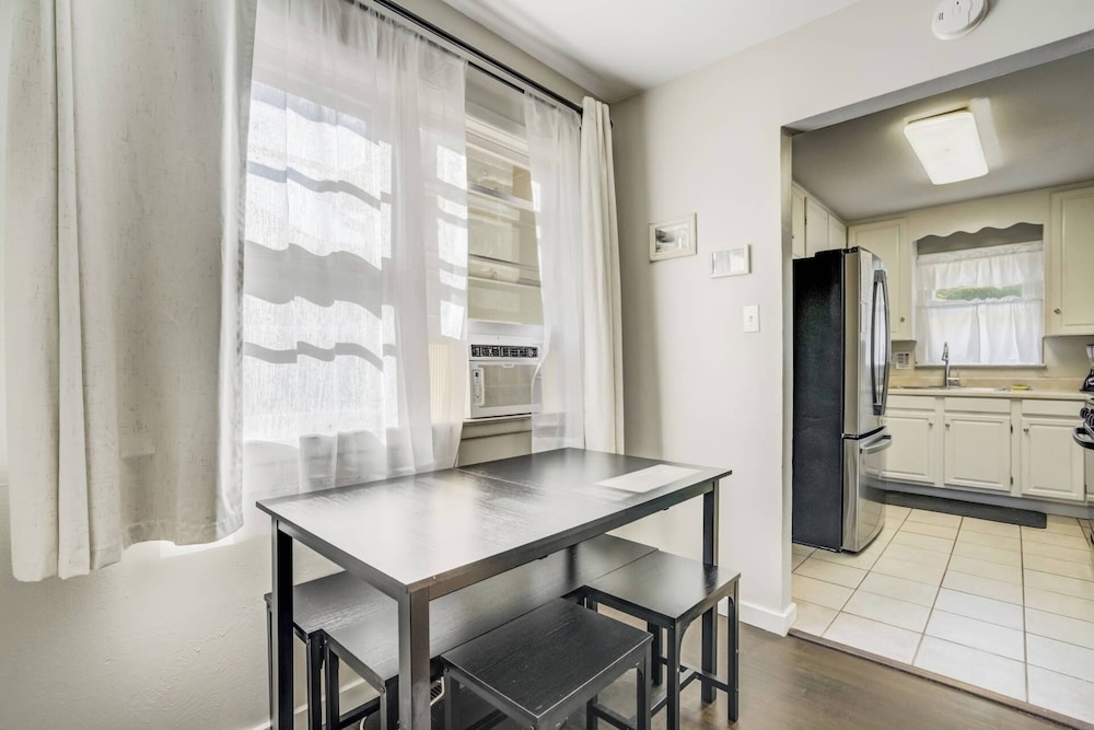 객실 내 식사 공간