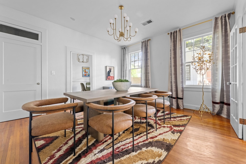 객실 내 식사 공간