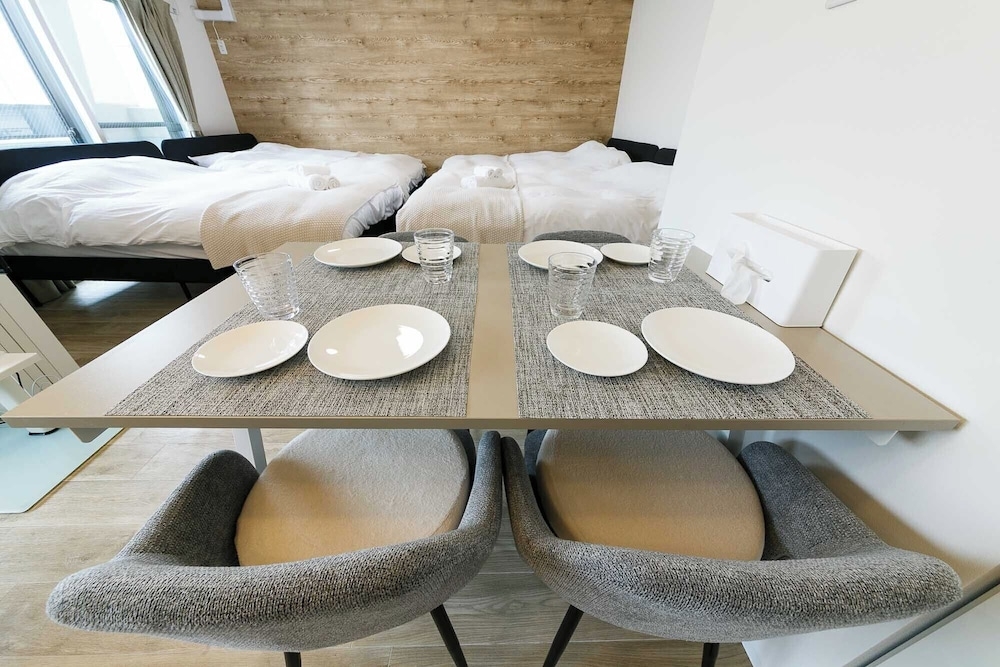 객실 내 식사 공간