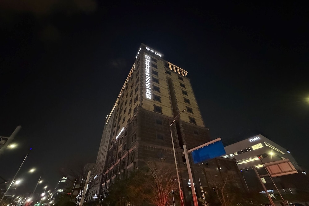 숙박 시설 정면