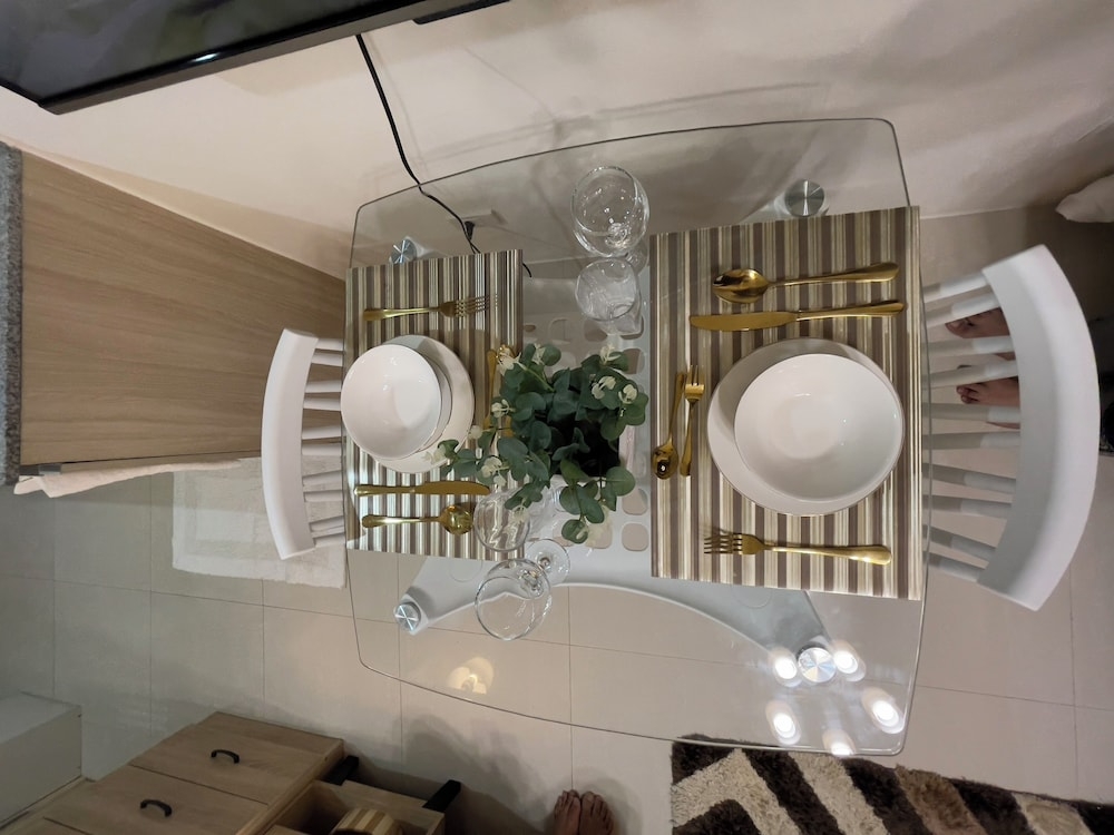 객실 내 식사 공간