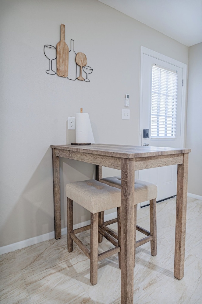 객실 내 식사 공간