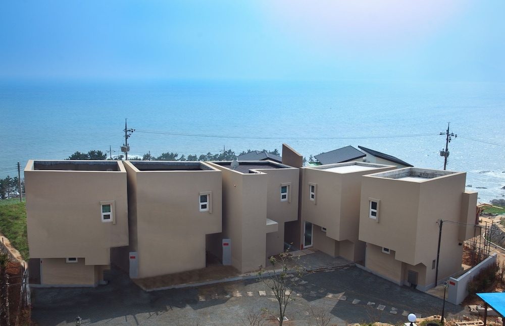 숙박 시설 정면