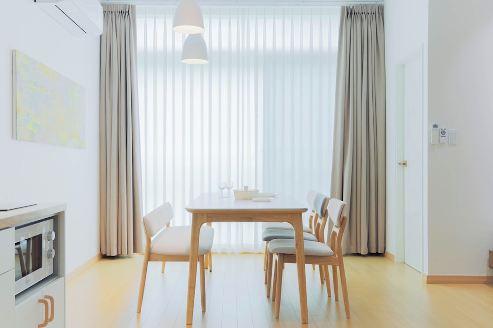 객실 내 식사 공간