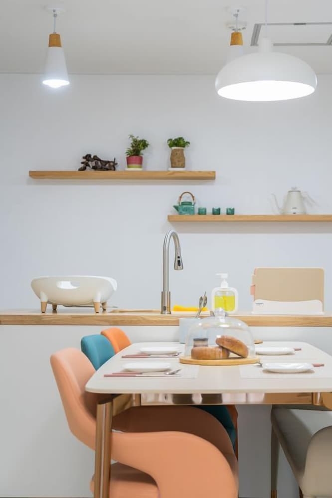 객실 내 식사 공간